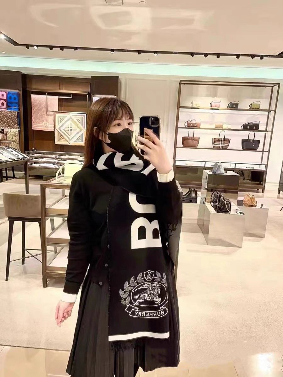 Burberry Black and Ivory Fringed Scarf — model